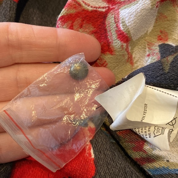 Altered State NWOT dress. Sz M. Black & red floral. Long sleeve. 100% polyester. - Picture 15 of 15